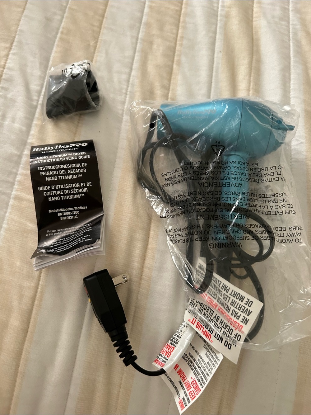 BABYLISS PRO NANO TITANIUM TRAVEL DRYER -NIB - Picture 3 of 4